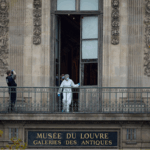 P5WPKGA3XBZ9FQTO8MCH - 🌍NewspaperAmigo – Your Global News Buddy 🗞️ Masked Raiders Pull Off 7-Minute Louvre Heist 🎭💎 #ParisAlert video poster
