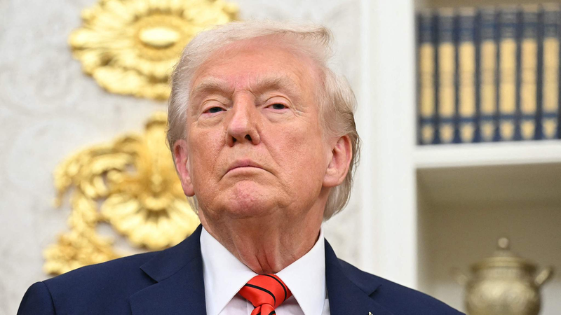 PD8VOARLCOS26WT80K79 - 🌍NewspaperAmigo – Your Global News Buddy 🗞️ Trump Slaps 100% Tariffs on China: Trade War Heats Up 🔥🌍