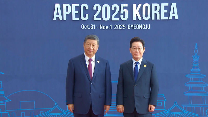 PL34EVOT6R5T6R67SJLE - 🌍NewspaperAmigo – Your Global News Buddy 🗞️ Xi Jinping Meets ROK's Lee Jae-myung at APEC Summit 🤝🌏 video poster