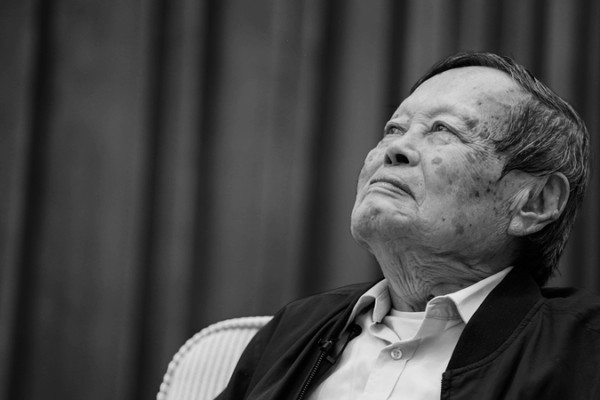 Nobel Laureate Chen Ning Yang Passes at 103, Leaves Legacy in Physics 🌟🔬