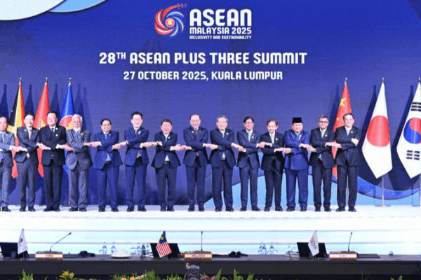 China Pushes for Open Cooperation to Boost East Asia’s Economy 🌏💼 China Pushes for Open Cooperation to Boost East Asia's Economy 🌏💼