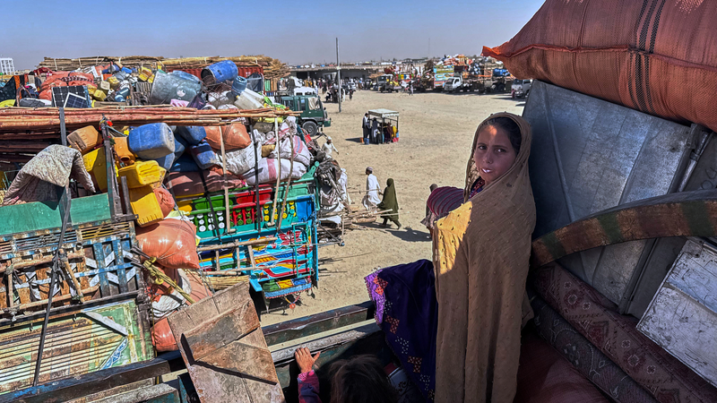 Pakistan Shuts Afghan Border After Clashes 🌍🔥 #BreakingNews Pakistan Shuts Afghan Border After Clashes 🌍🔥 #BreakingNews