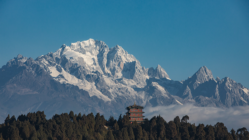 RTBD3SZL27SQLJOCPBG1 - 🌍NewspaperAmigo – Your Global News Buddy 🗞️ Yulong Snow Mountain: China’s Majestic Natural Wonder 🌄❄️ video poster