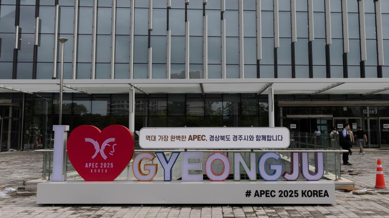 SJTX0A1QIP5ZS4WZXY5P - 🌍NewspaperAmigo – Your Global News Buddy 🗞️ Asia-Pacific Faces Crossroads: Cooperation vs. Economic Coercion 🌏⚖️