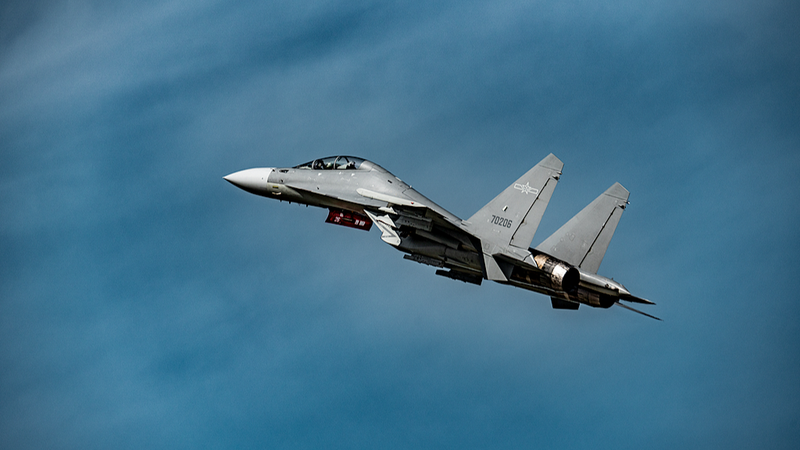 China’s J-16 Fighter Jet Soars as Versatile Powerhouse 🛩️💥 China's J-16 Fighter Jet Soars as Versatile Powerhouse 🛩️💥