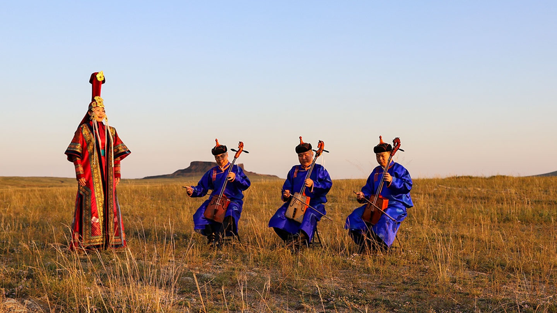 TZN9FTPWXFUDTYEAFX3K - 🌍NewspaperAmigo – Your Global News Buddy 🗞️ 🎶 Echoes of the Steppe: Mongolia’s Horse-Head Fiddle & Throat Singing Captivate Gen Z 🌾