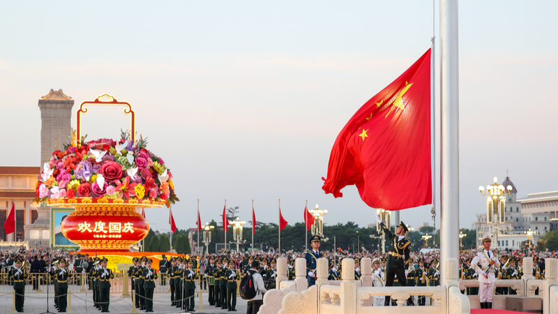 U6931XEVZJJ67QVZW5AV - 🌍NewspaperAmigo – Your Global News Buddy 🗞️ 🇨🇳 Beijing Dawn: 76th PRC Anniversary Celebrations Light Up Tiananmen Square 🌅