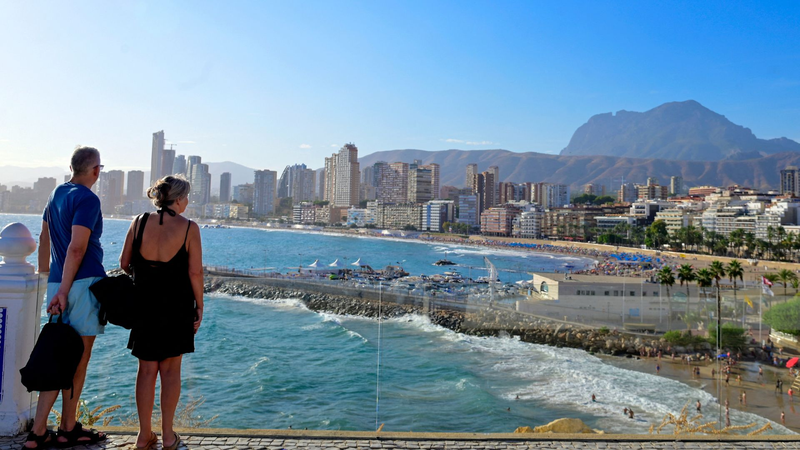 W1RCCI47152KHJDSQHIO - 🌍NewspaperAmigo – Your Global News Buddy 🗞️ Benidorm’s Tourism Legacy: Franco-Era Model Thrives 🌊🏨