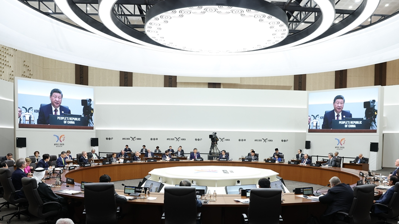 XX0O49AI4KUESPVWR67N - 🌍NewspaperAmigo – Your Global News Buddy 🗞️ China Pushes for Open Asia-Pacific Future at APEC Summit 🌏✨