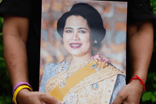 Xi Expresses Condolences Over Thailand’s Queen Mother Passing Xi_Expresses_Condolences_Over_Thailand_s_Queen_Mother_Passing