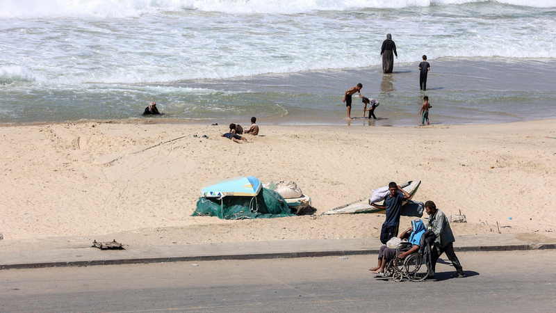 Trump Pushes Israel to Halt Gaza Strikes as Hamas Offers Hostage Deal 🕊️