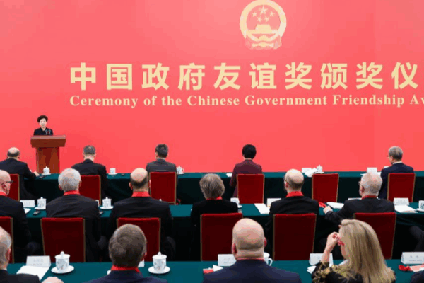 China Honors 50 Global Experts with Prestigious Friendship Award ๐๐
China Honors 50 Global Experts with Prestigious Friendship Award ๐๐