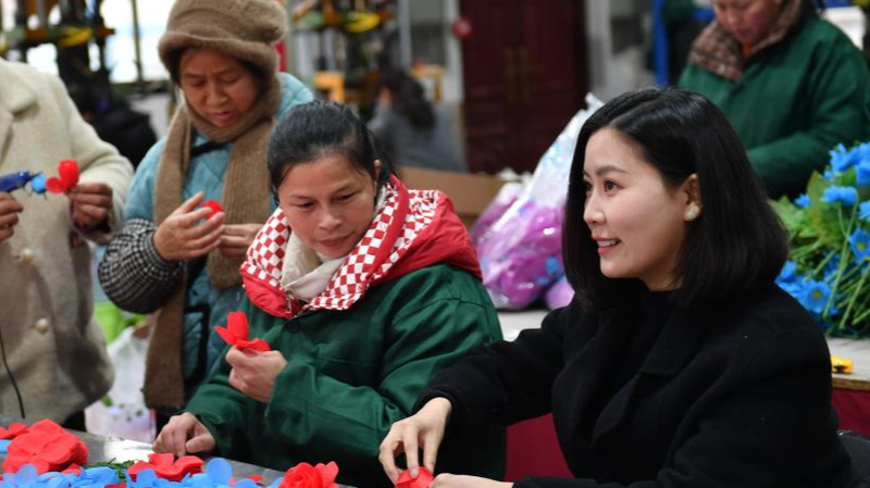 From Tragedy to Triumph: Yang Shuting’s Blooming Empire 🌸💼