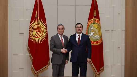 2625ZP02842ECSU3TCLK - 🌍NewspaperAmigo – Your Global News Buddy 🗞️ Kyrgyzstan & China Forge Stronger Ties in Key Bilateral Talks 🌏✨
