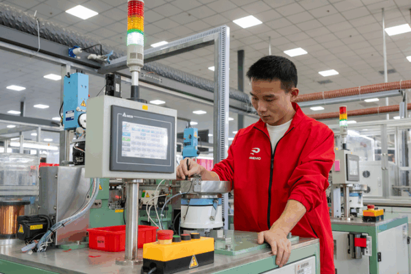 China's Tech Boom Fuels Industrial Surge in 2025 🚀