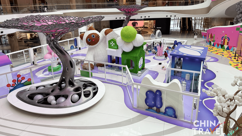 3LZU9UG934GCFVG6ENHJ - 🌍NewspaperAmigo – Your Global News Buddy 🗞️ Haikou Duty-Free Mall Lets You Shop & Cuddle Cats 🛍️🐱