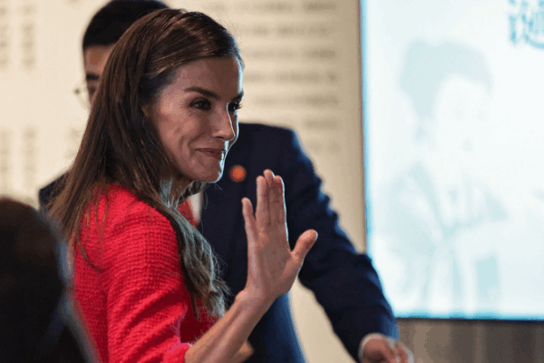 East Meets West: Poetry Unites Cultures in Chengdu 🌸📜