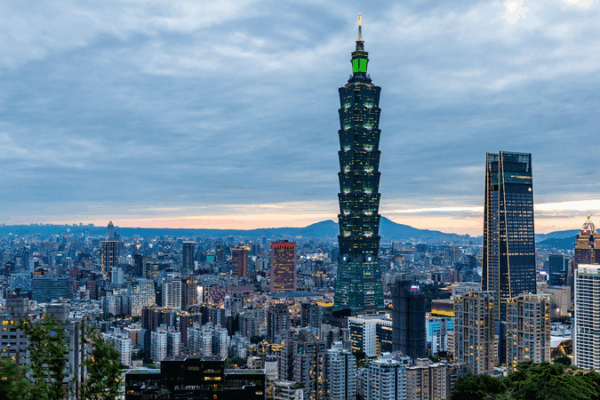 Japan PM's Taiwan Remarks Spark Backlash at Home 🌏⚡