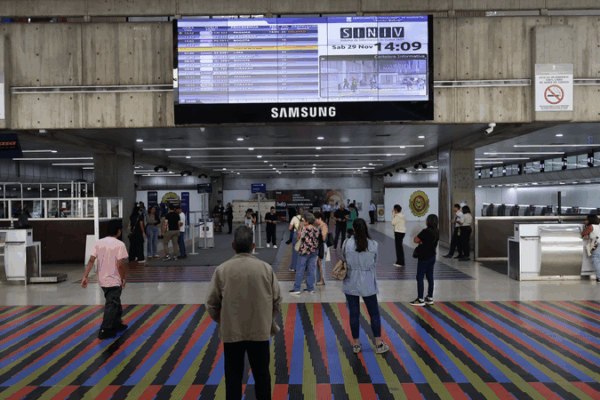 Iran Slams U.S. Over Venezuela Airspace Closure Declaration 🌍✈️