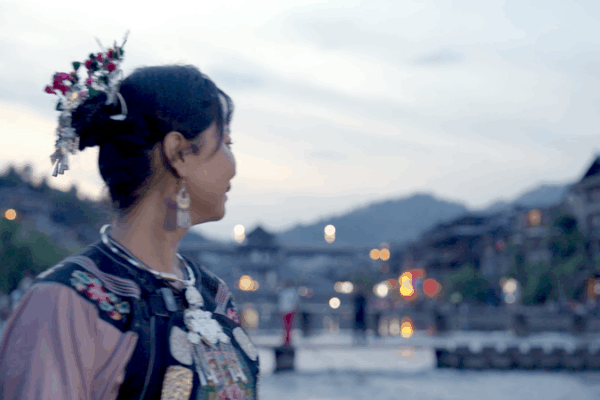 Lucy Explores Fenghuang: Ancient Town Wonders & Buzzy Bites 🐝🏯 video poster