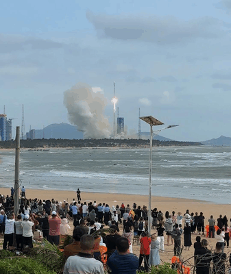Hainan’s Space Tourism Soars as Rocket Launches Attract Global Visitors 🚀🌴 video poster