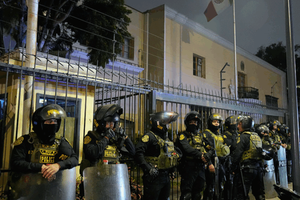 Peru Cuts Ties with Mexico Over Asylum Dispute 🌎✂️