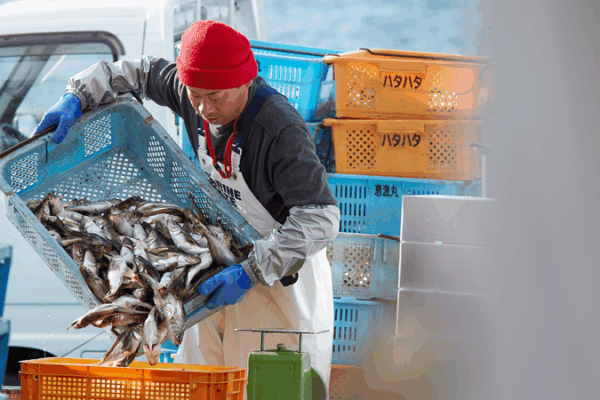 Okinawa Fishermen Caught in Crossfire as China-Japan Tensions Rise 🌊🐟 video poster
