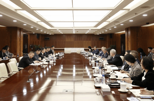 🌱 China Urges U.S. to Boost Farm Trade: 'Let’s Grow Together!'