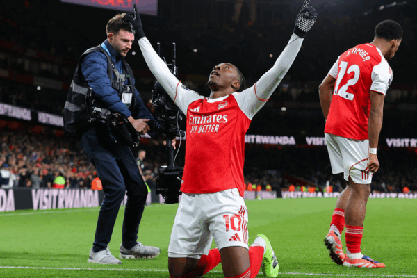 Eze’s Hat-Trick Ignites Arsenal’s Title Charge in North London Derby 🎩⚽