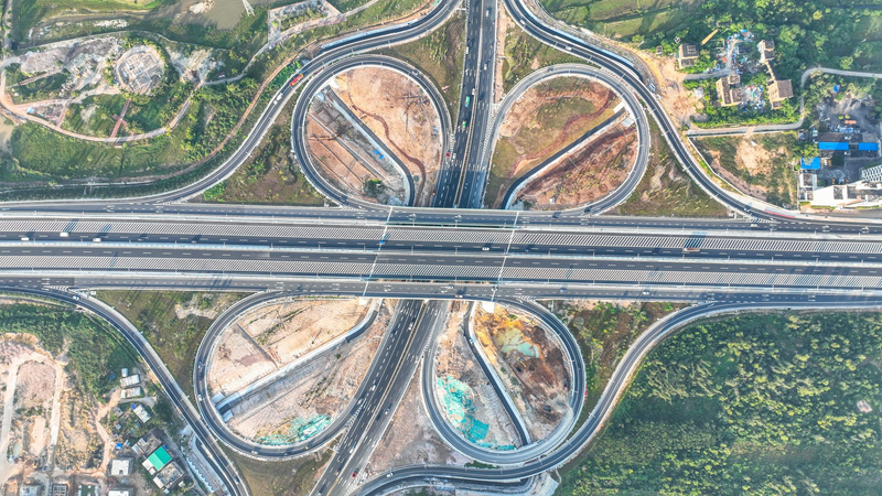 Hainan's New 8-Lane Interchange Eases Traffic Woes 🚗💨
