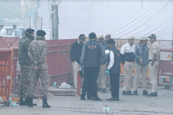 Car Explosion Near Delhi's Red Fort Leaves 10 Dead 🚨💔 video poster