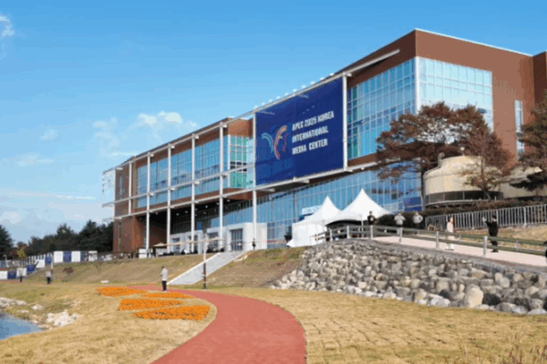 Xi Calls for Stronger Asia-Pacific Tech & Climate Action 🌏💡