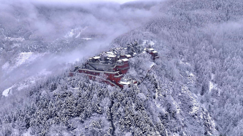 ❄️ Mount Wutai’s First Snow Transforms Landscape into Winter Wonderland 🌨️ video poster