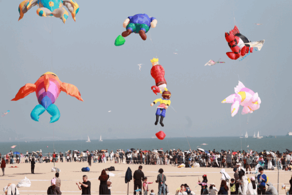 Cross-Strait Kite Festival Lights Up Xiamen Beach 🪁✨