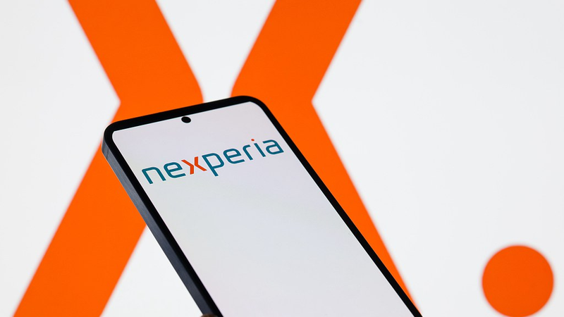 China Eyes Chip Export Exemptions to Ease Auto Industry Crunch 🚗💡