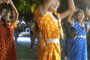 Step Back to the '80s in Wuzhishan: Hainan's Retro Dance Revival 🌟🕺 video poster