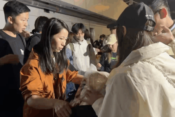 Hong_Kong_s_Deadliest_Fire_Sparks_Community_Solidarity video poster