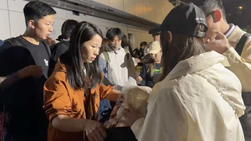 Hong_Kong_s_Deadliest_Fire_Sparks_Community_Solidarity video poster