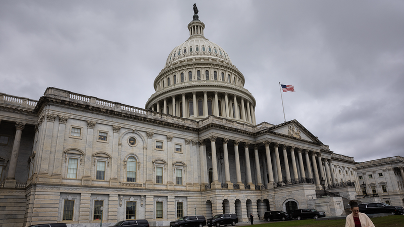 IAZT169TER5H1ZMUZVXD - 🌍NewspaperAmigo – Your Global News Buddy 🗞️ US Shutdown Crisis Hits Day 33: Economy, Troops, and Families at Risk 🚨🇺🇸