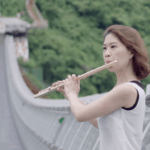 IWJ3SLKYK0XH2POMC2X4 - 🌍NewspaperAmigo – Your Global News Buddy 🗞️ 🎶 Ye Yireng’s Melodic Bridge: ‘Spring Wind Blows’ Echoes Shared Memories 🌸 video poster