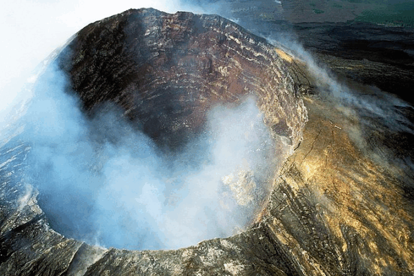 🌋 Kilauea Erupts: Lava Flows Light Up Hawaii’s Big Island video poster