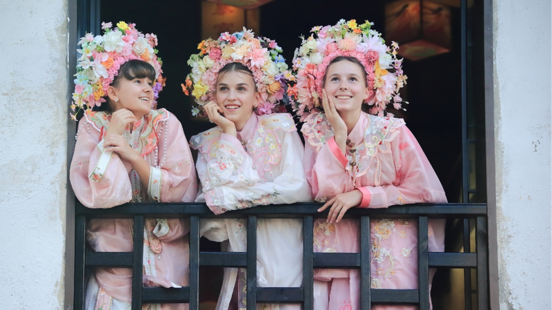 SSDGQD00RYSWK0E5CXZZ - 🌍NewspaperAmigo – Your Global News Buddy 🗞️ China's Global Role: Engine of Growth or Risky Bet? 🌏💡