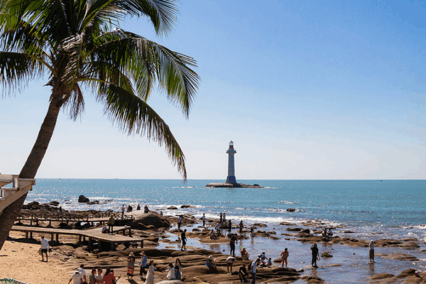 Sanya's Winter Tourism Heats Up in 2025 🌴❄️