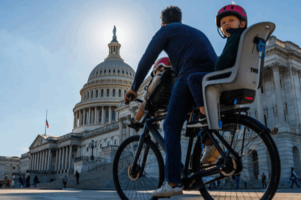 U.S. Shutdown Sparks Economic Alarm 🚨