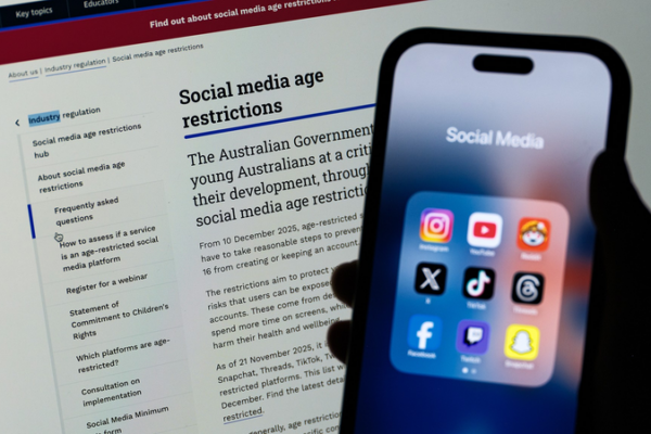 Reddit Challenges Australia's Social Media Ban for Minors in High-Stakes Legal Battle 🚨