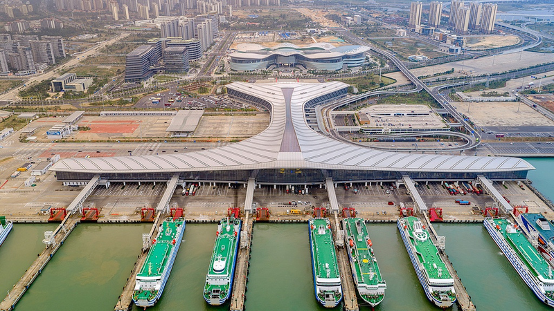 38A7SH8QJNFU16HOY0LK - 🌍NewspaperAmigo – Your Global News Buddy 🗞️ Hainan's Trade Revolution: Gateway to China's Market in 2025 🌏✨ video poster