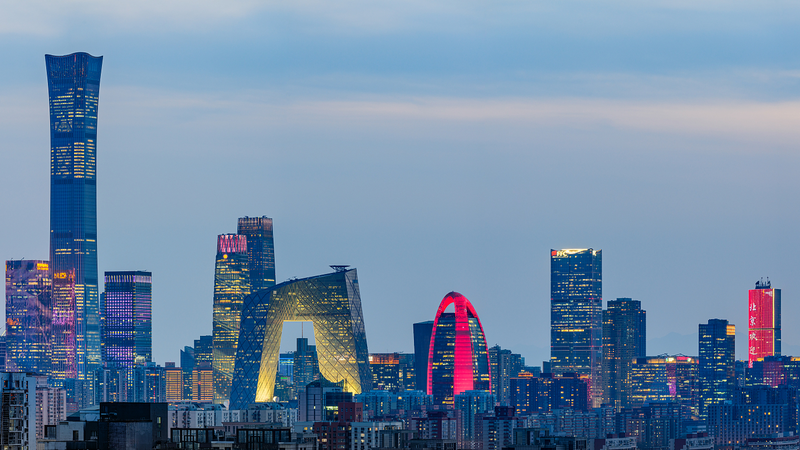 China's Economy: Balancing Act Defies Doomsday Predictions 🏗️📈