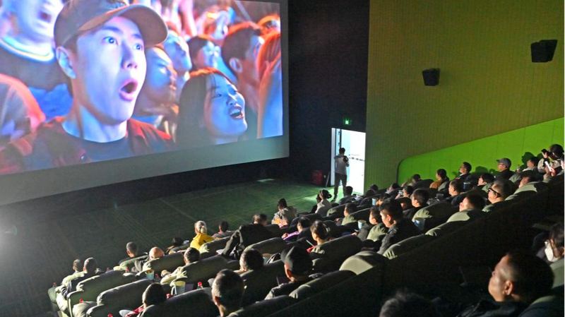 6RRB5FAKUYMHJQDQ5DEL - 🌍NewspaperAmigo – Your Global News Buddy 🗞️ Lights, Sound, Inclusion: Chinese Volunteers Bring Films to the Visually Impaired 🌟🎬