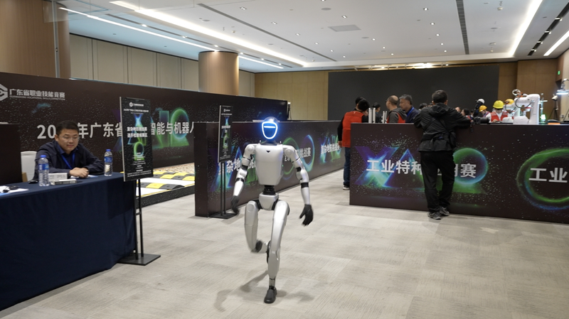 🤖 Guangdong's Robot Showdown Wows Tech Enthusiasts! 🏆 video poster