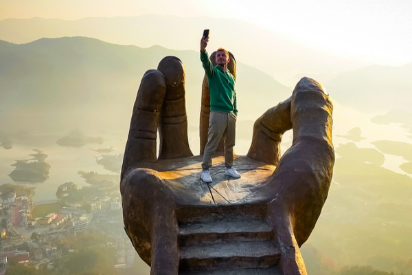 Hubei's Buddha's Hand Sculpture Becomes Global Travel Sensation 🌍✋